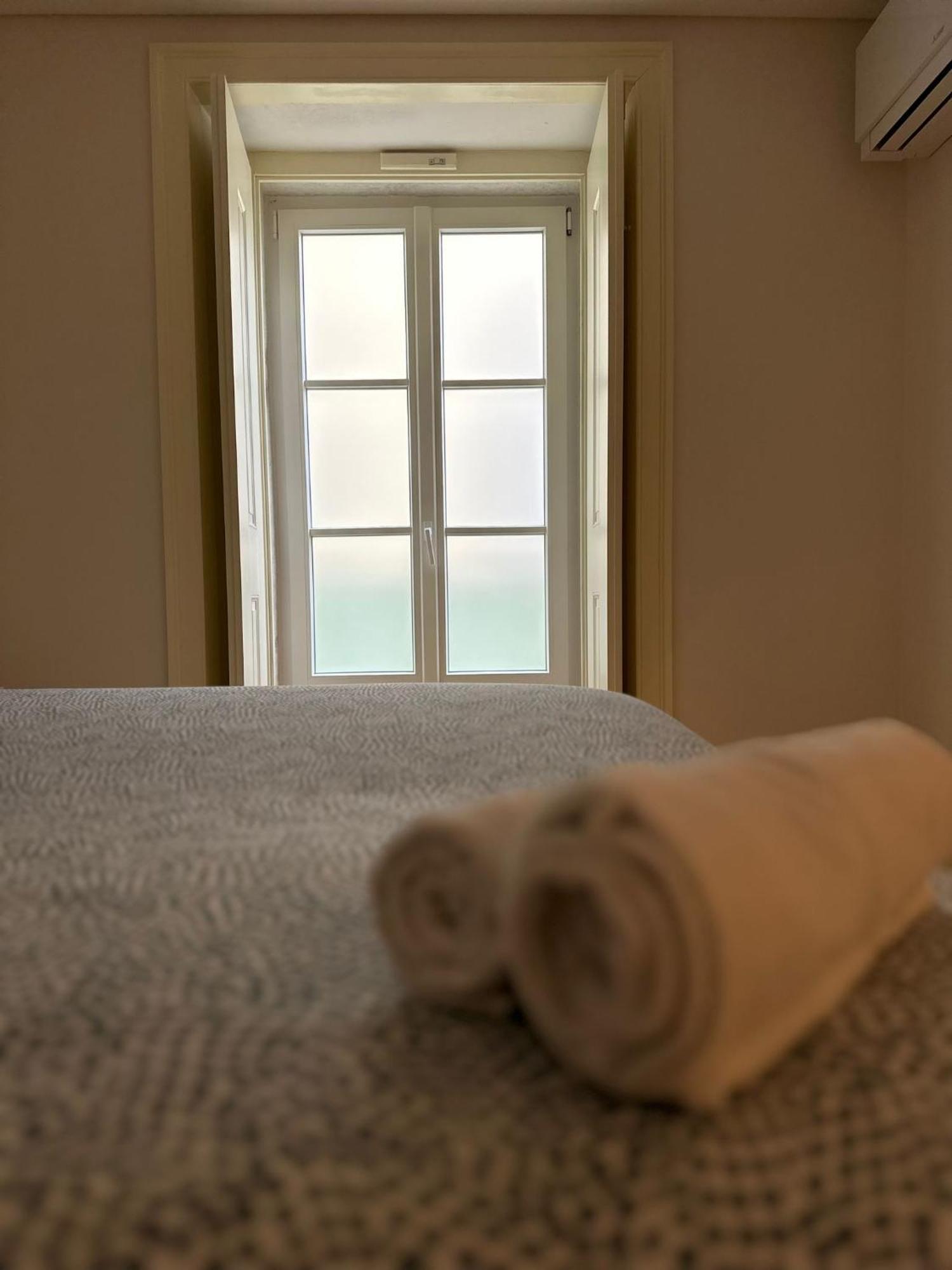 Central Bedroom In Shared House In Chiado - Historic Center Of Lisboa Extérieur photo